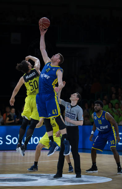 的射门为球 的射门为球