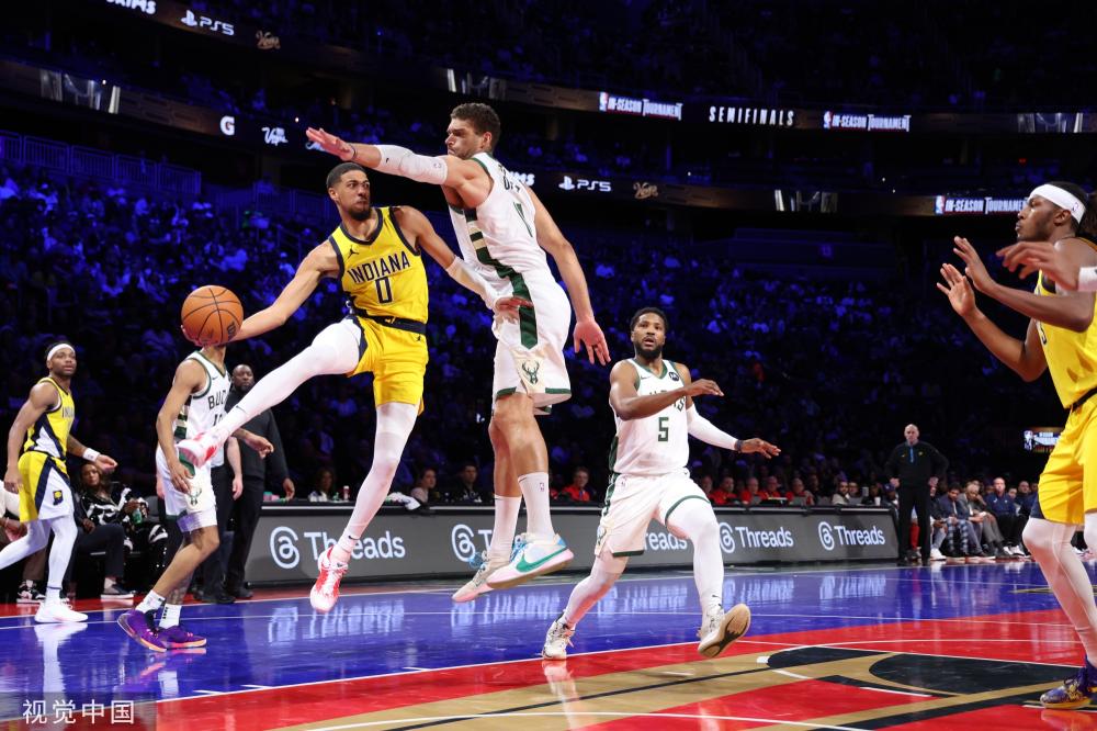 在客场比赛 在客场比赛