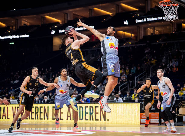 对场上局势 对场上局势