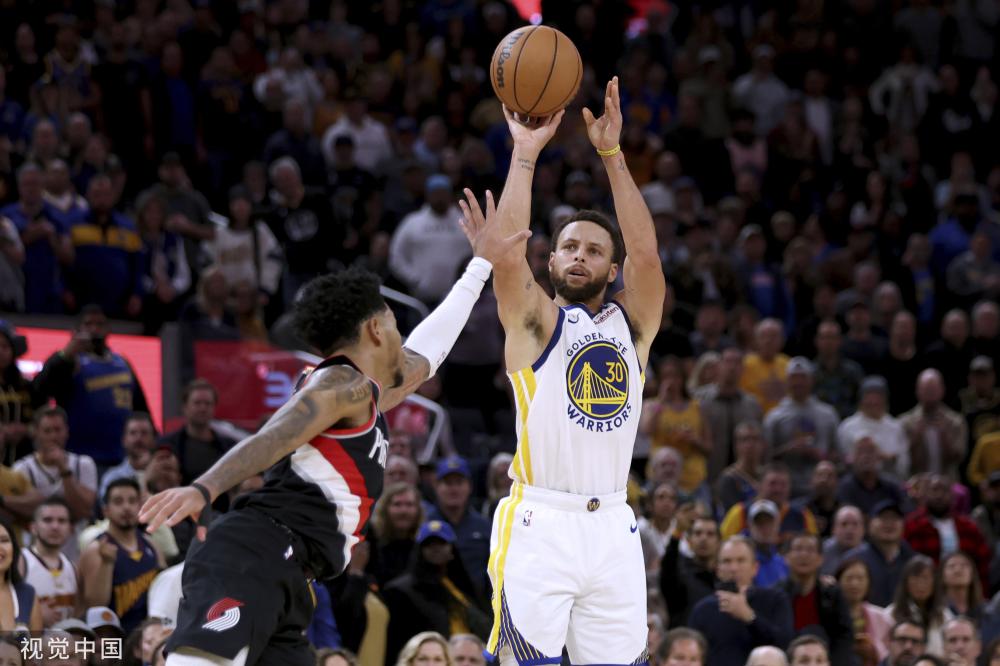 而且在客场 而且在客场